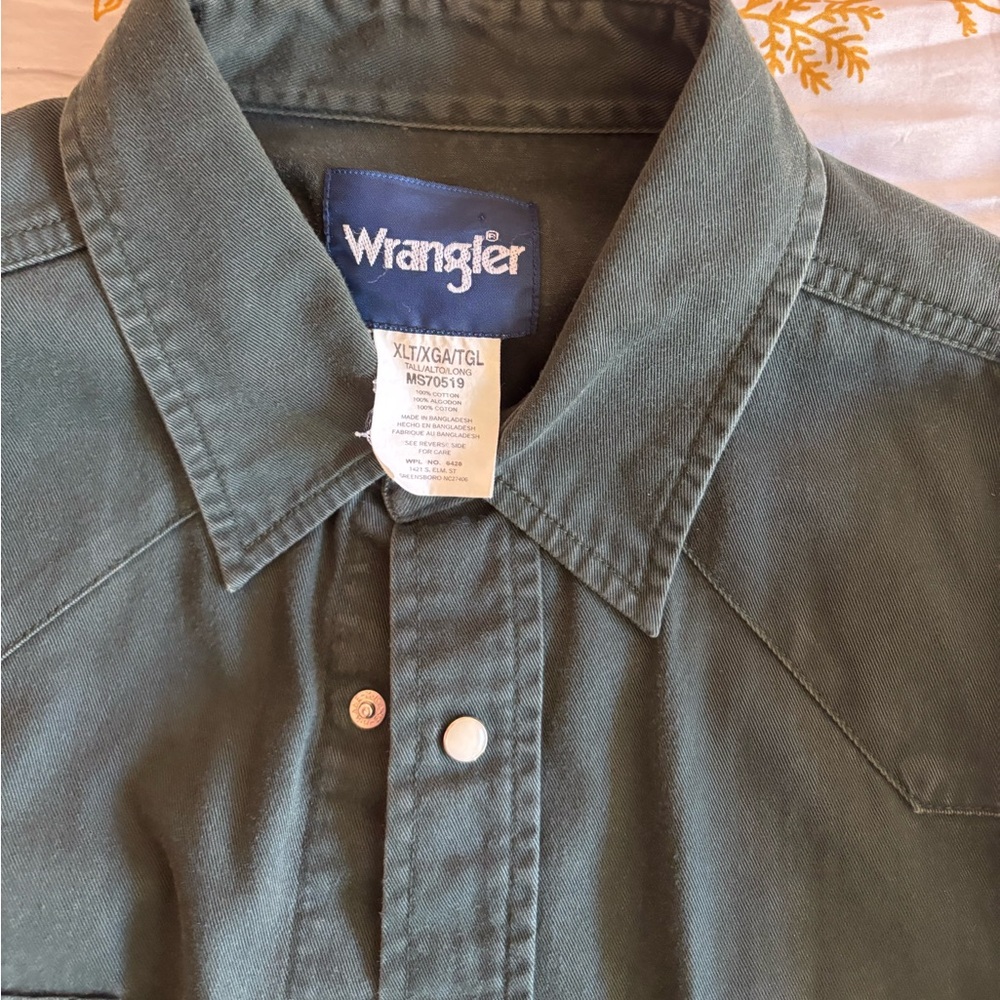 Wrangler, olive green colored twill cotton XLT shirt